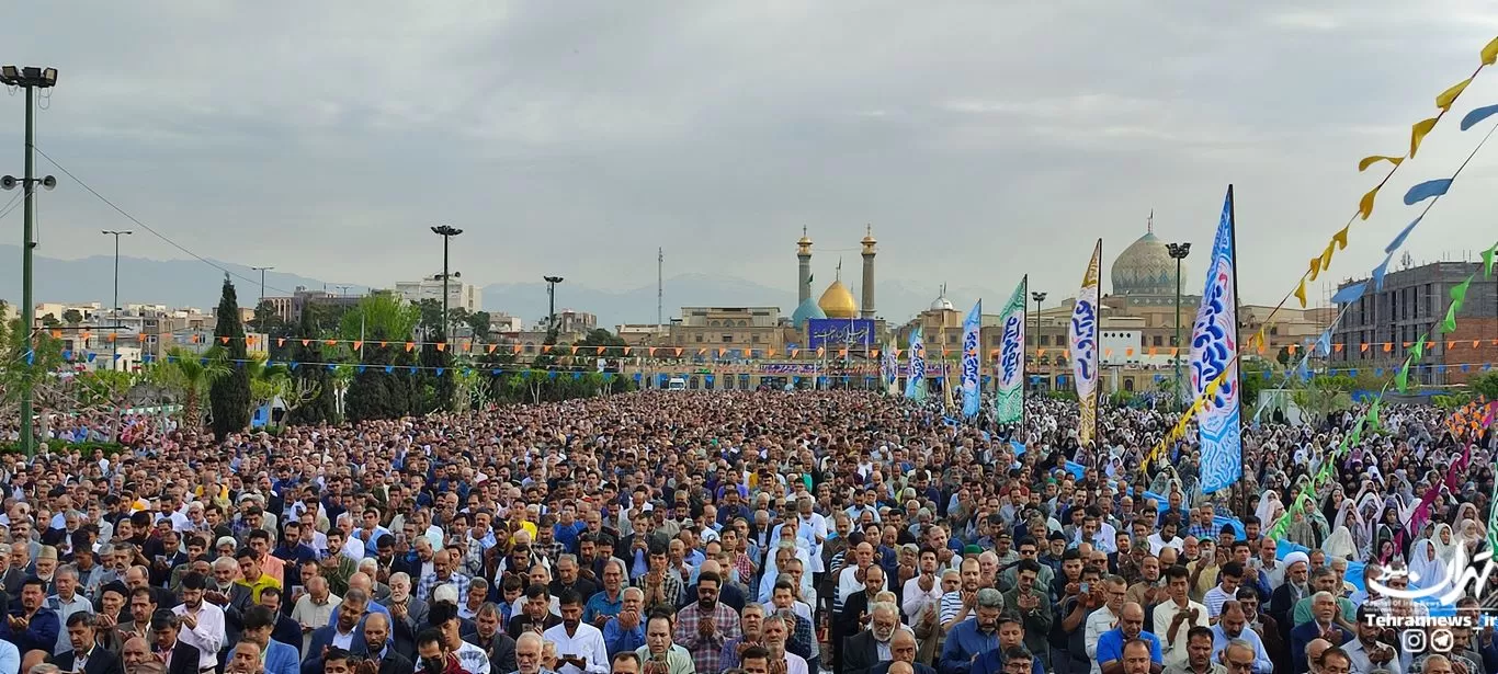 اقامه نماز بندگی در قبله تهران