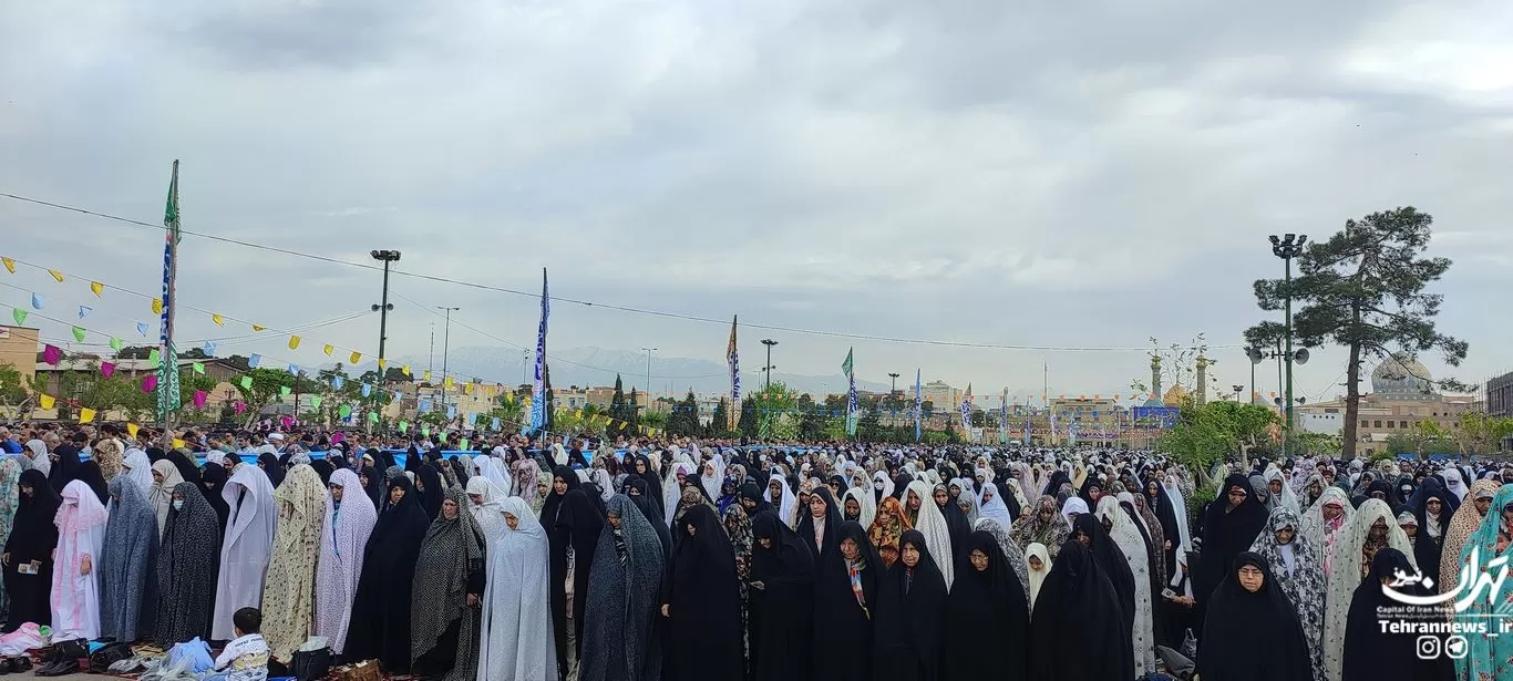 اقامه نماز بندگی در قبله تهران