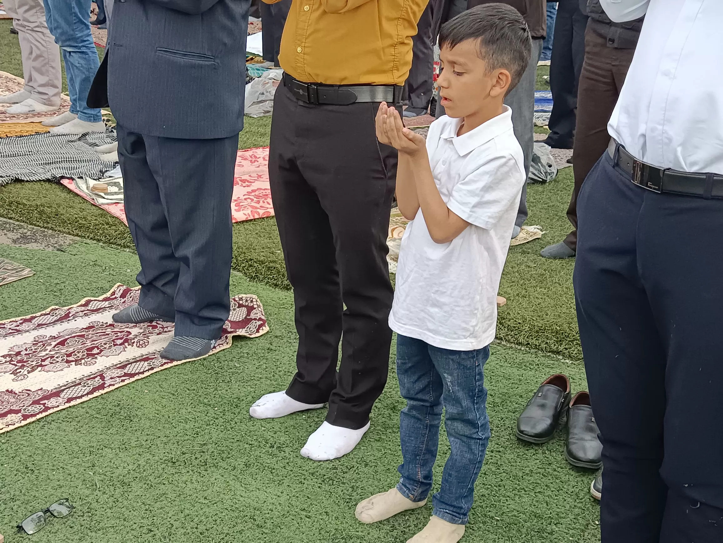 اقامه نماز عید در ورزشگاه ایثارگران باقرشهر